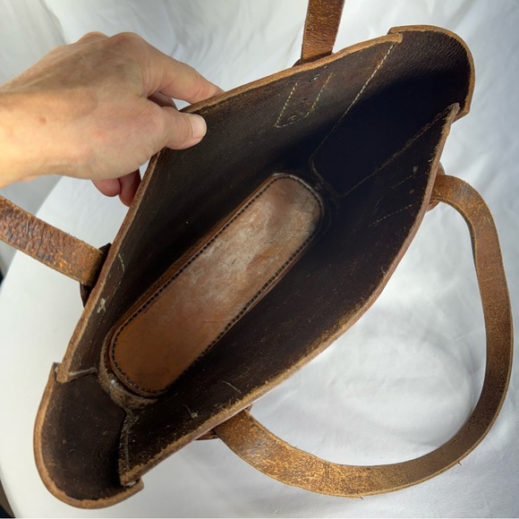 Handcrafted Vintage Thick Leather Embossed Arrowhead Design Handbag - Picture 3 of 10